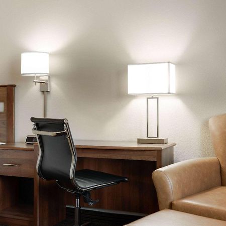 Travelodge By Wyndham Vaughn Exteriér fotografie