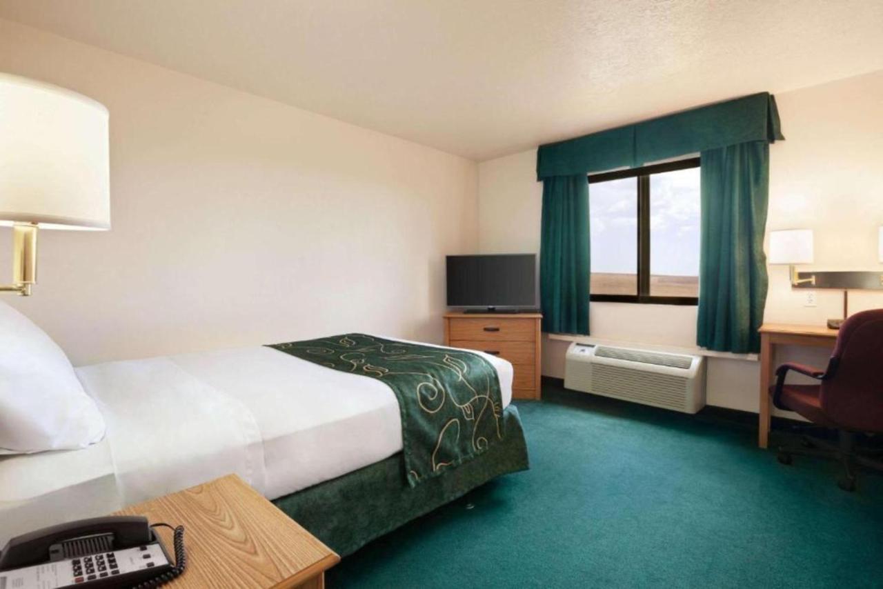 Travelodge By Wyndham Vaughn Exteriér fotografie