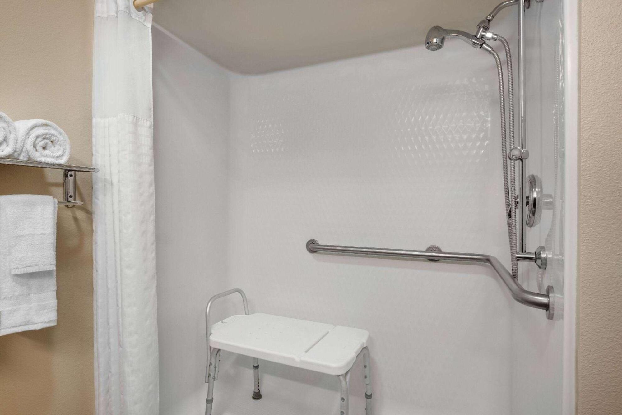 Travelodge By Wyndham Vaughn Exteriér fotografie
