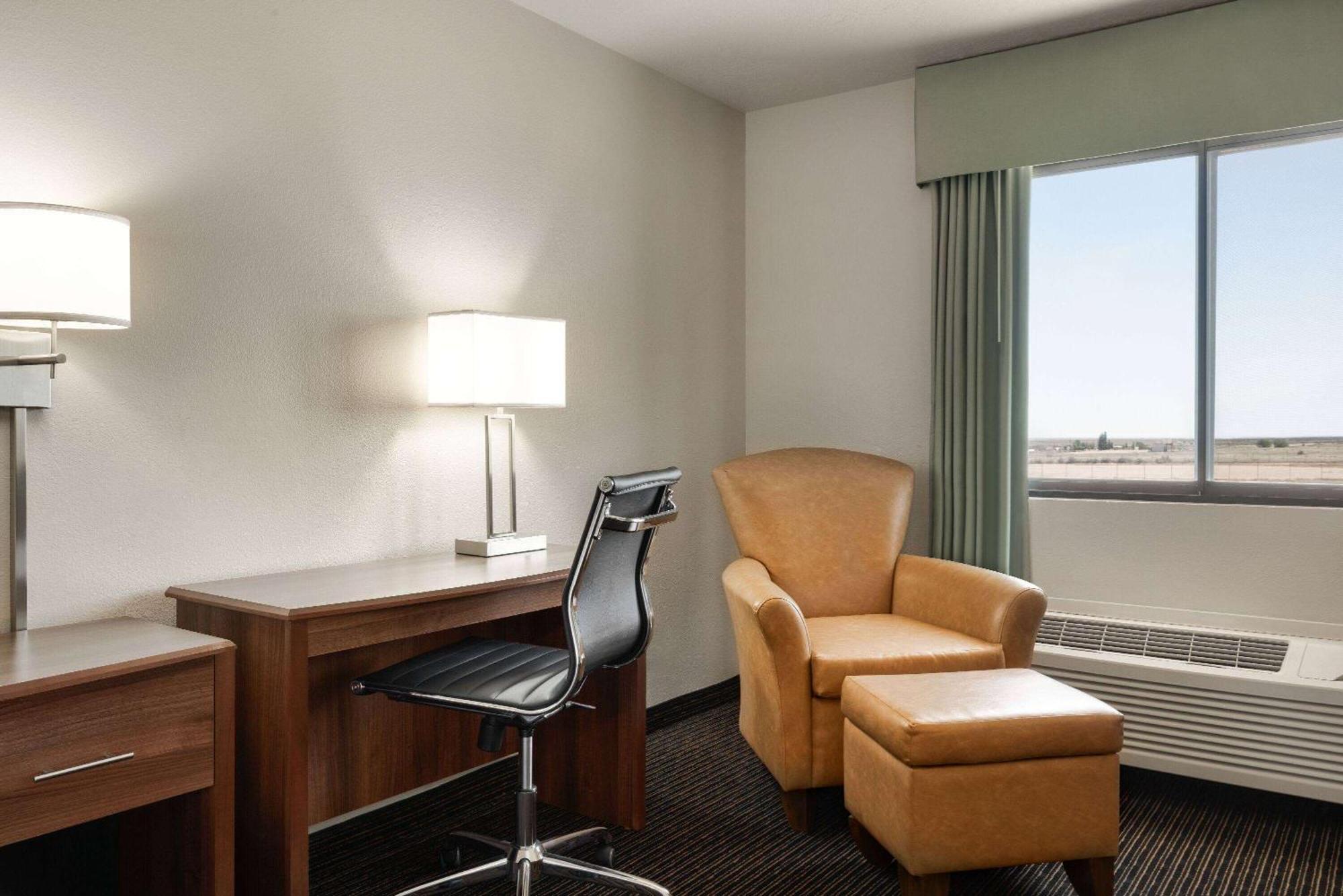 Travelodge By Wyndham Vaughn Exteriér fotografie