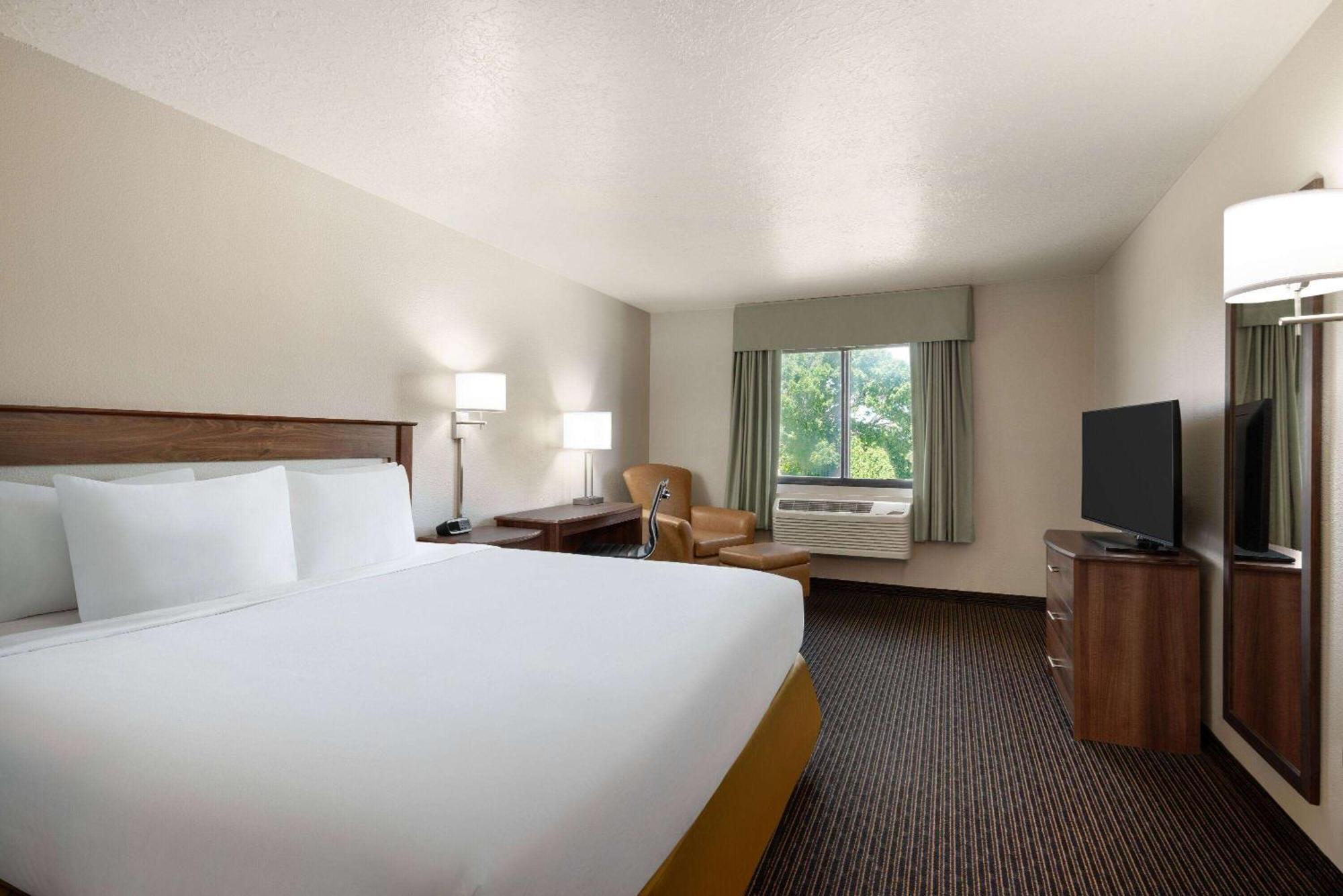 Travelodge By Wyndham Vaughn Exteriér fotografie