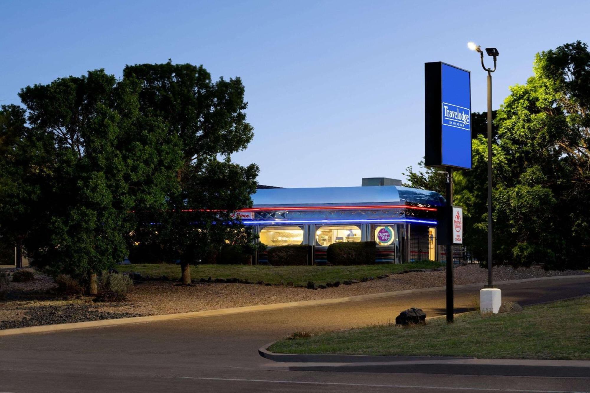 Travelodge By Wyndham Vaughn Exteriér fotografie
